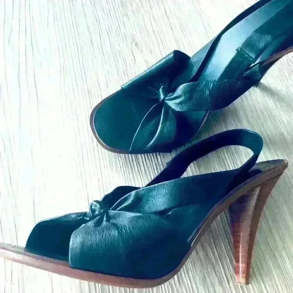 MICHEAL KORS BLACK LEATHER SLINGBACK OPEN TOE HEELS SANDALS SIZE  8 - Picture 1 of 10